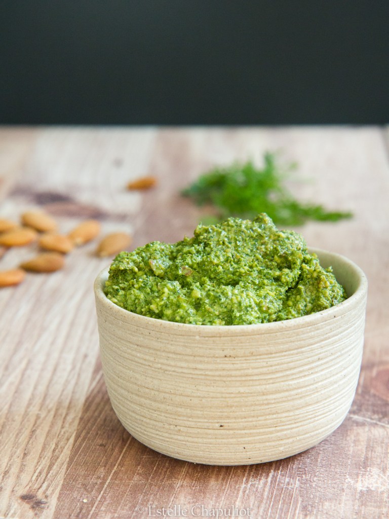 Tartinade de fanes de carottes aux amandes végétale