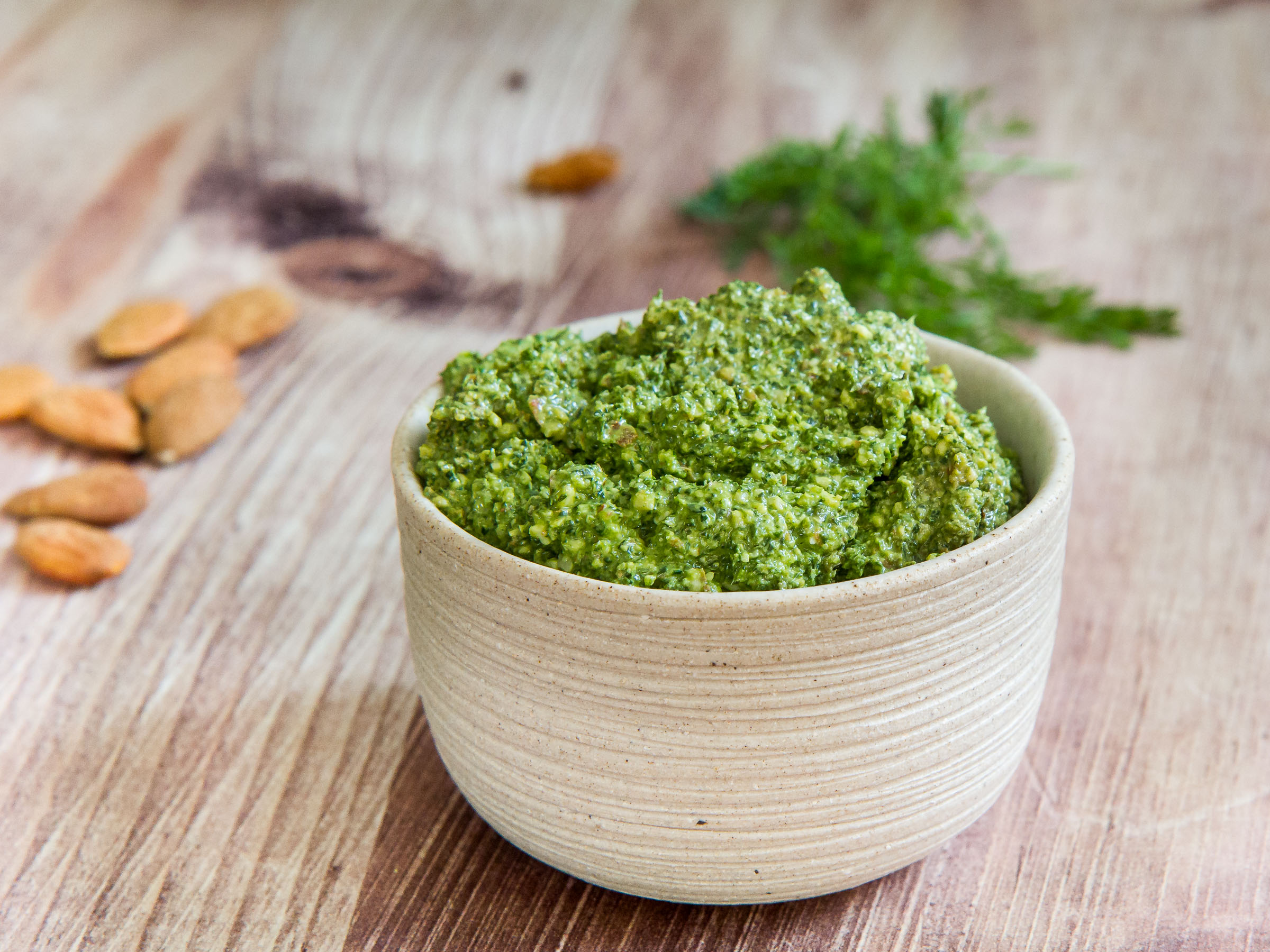 Tartinade de fanes de carottes aux amandes (vegan, sans gluten)