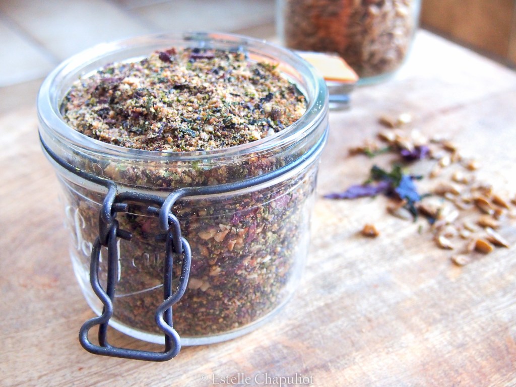 Gomasio aux graines de tournesol germées séchées, aux algues (nori, wakamé, dulse) et au lin