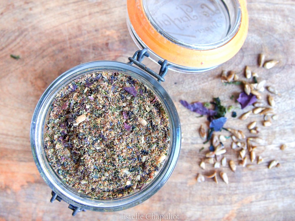 Gomasio aux graines de tournesol germées séchées, aux algues (nori, wakamé, dulse) et au lin