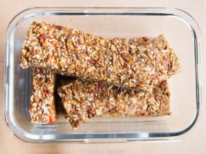 Barres énergétiques aux dattes et aux graines de tournesol, lin et sésame