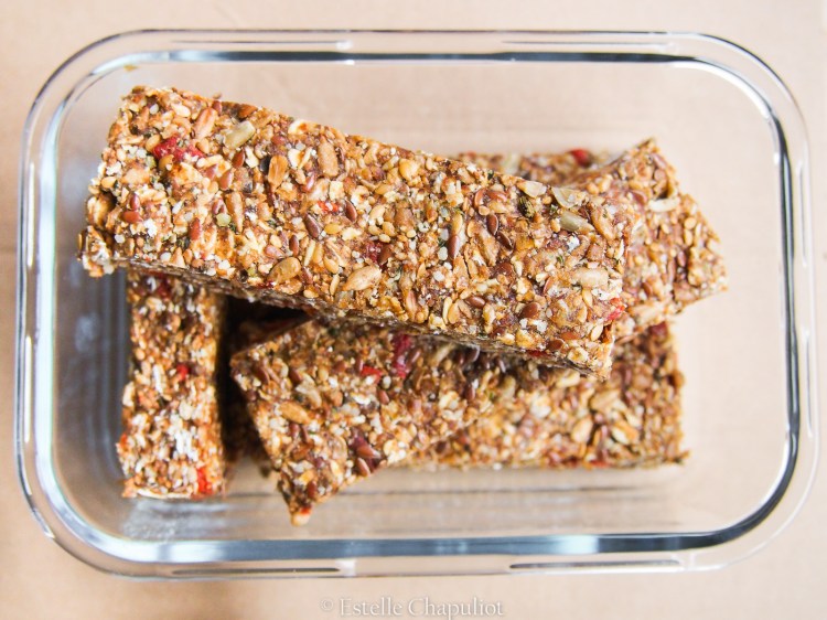 Barres énergétiques aux dattes et aux graines de tournesol, lin et sésame