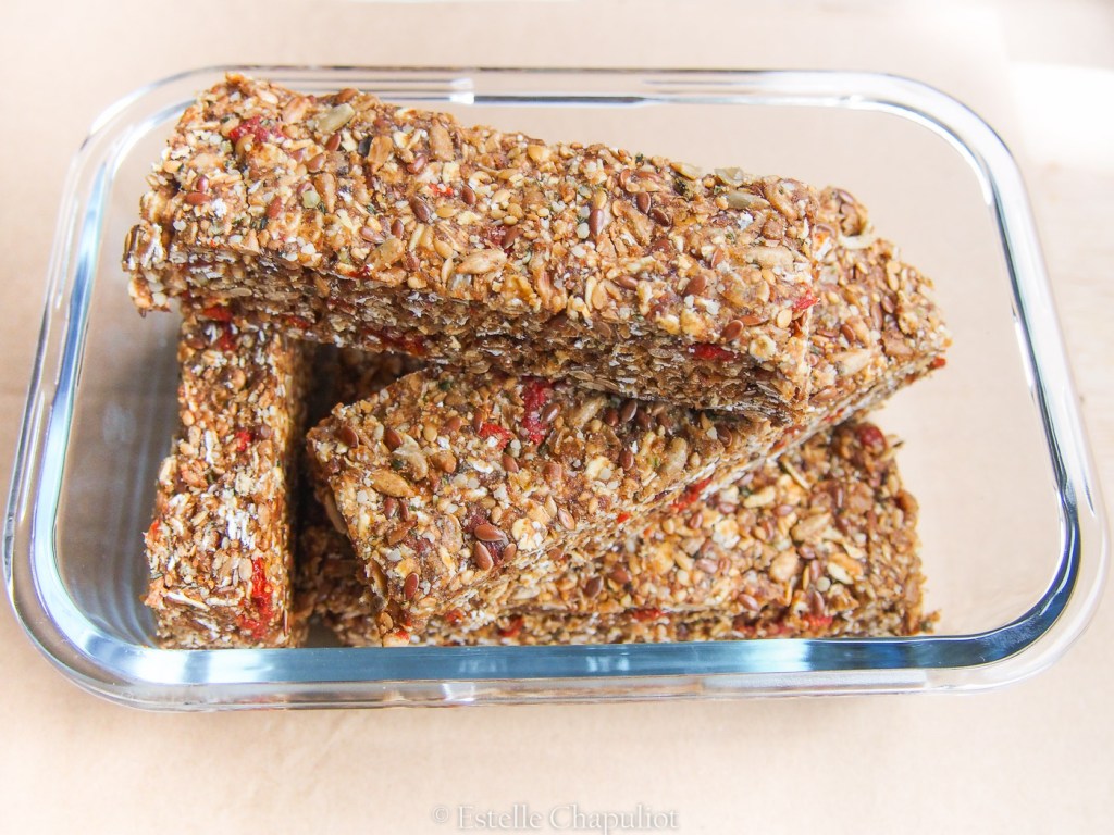 Barres énergétiques aux dattes et aux graines de tournesol, lin et sésame