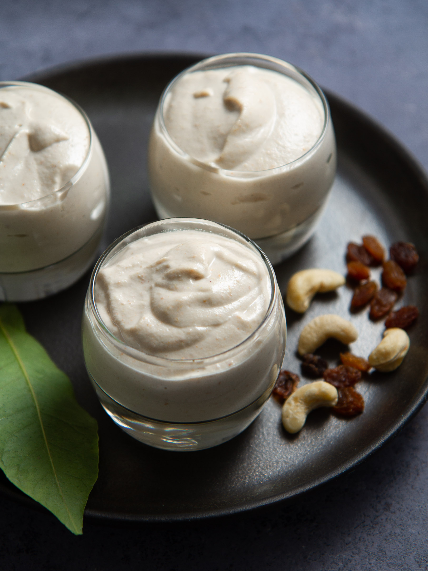 Crèmes végétales onctueuses au citron, aux noix de cajou et au yaourt de coco