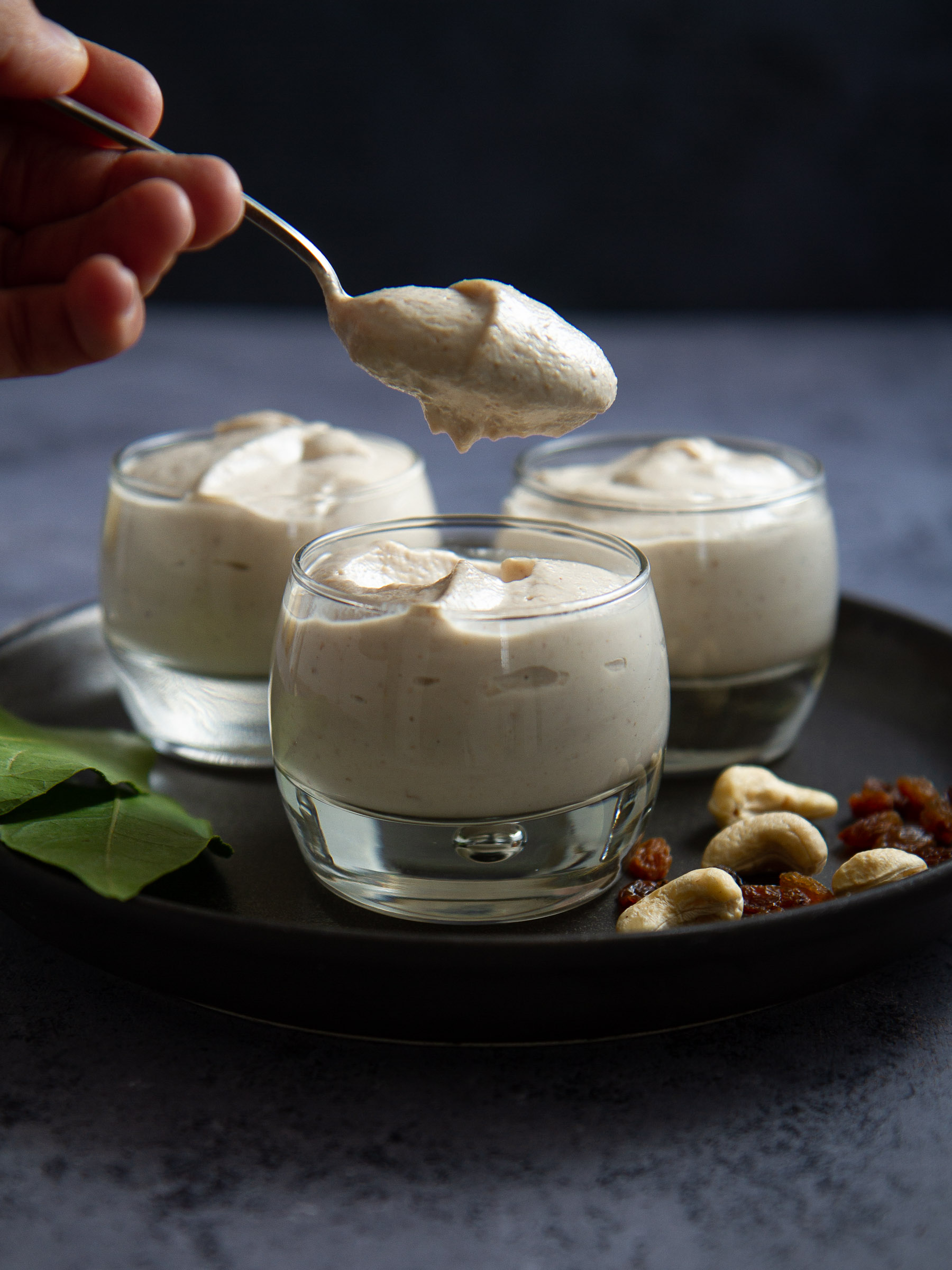 Crèmes végétales onctueuses au citron, aux noix de cajou et au yaourt de coco