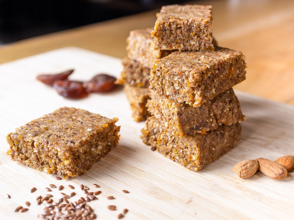 Barres aux abricots secs et oléagineux, vegan, sans gluten et cru Crédit photo : Thomas Caleyron