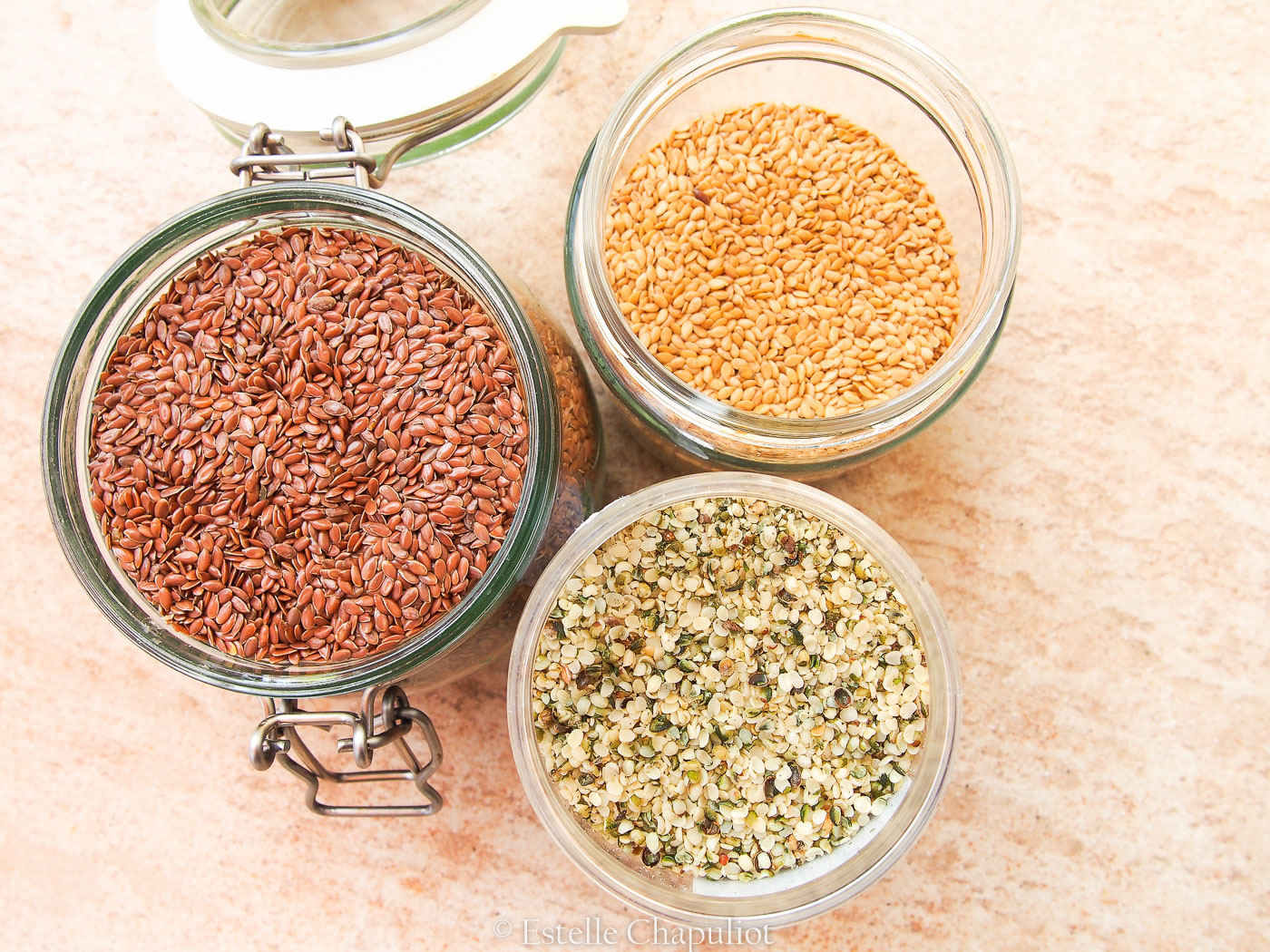 Graines de chanvre décortiquées et de lin (brun et blond), origine France