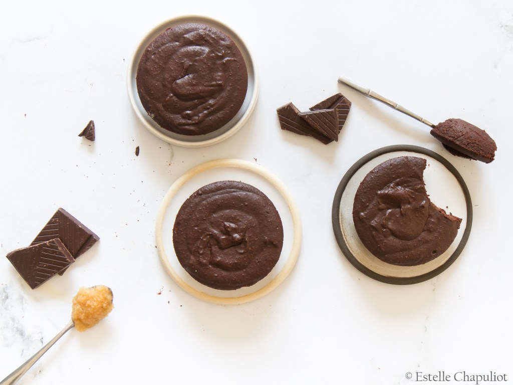 Fondants au chocolat noir et à la purée de pommes, végétaliens et sans gluten