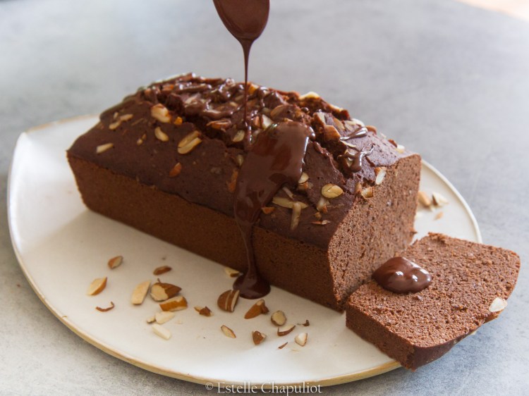 Gâteau moelleux au cacao cru et amande, sans gluten vegan et cuit vapeur