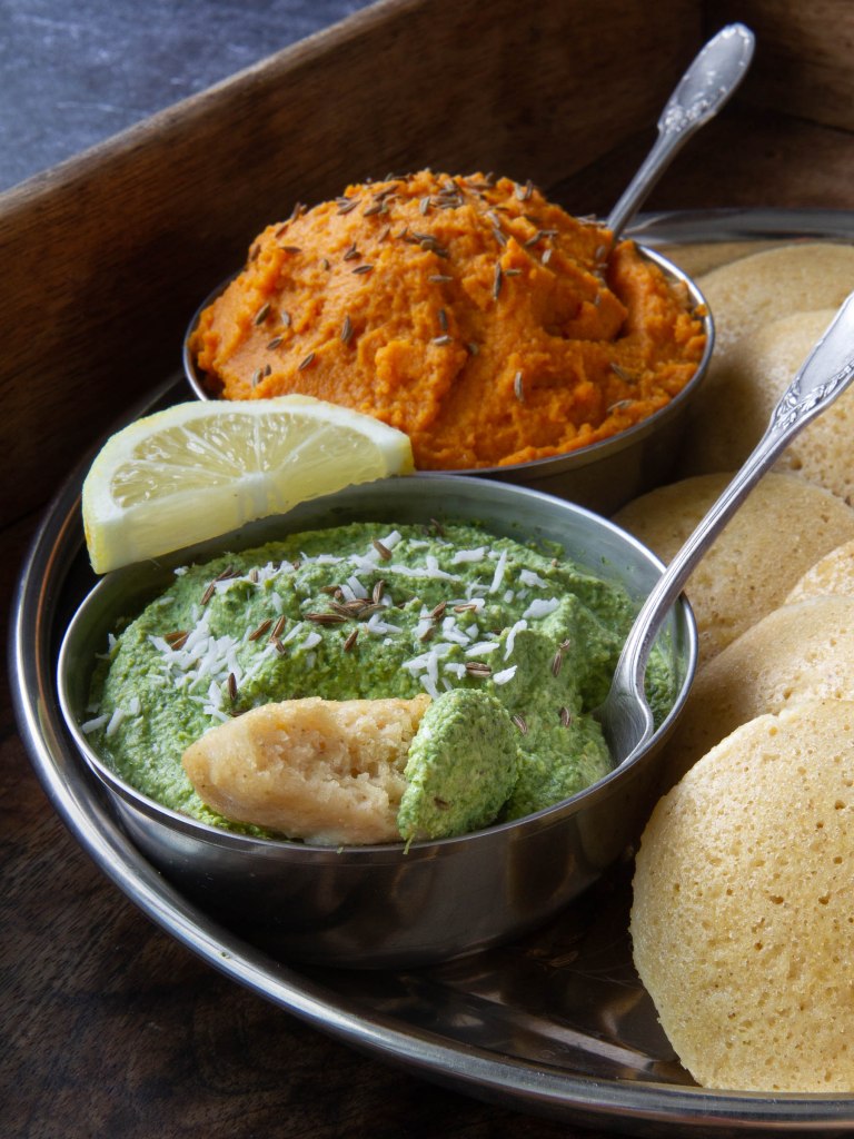 Idlis, chutney coriandre-coco, crème de carotte au curry (vegan et sans gluten)
