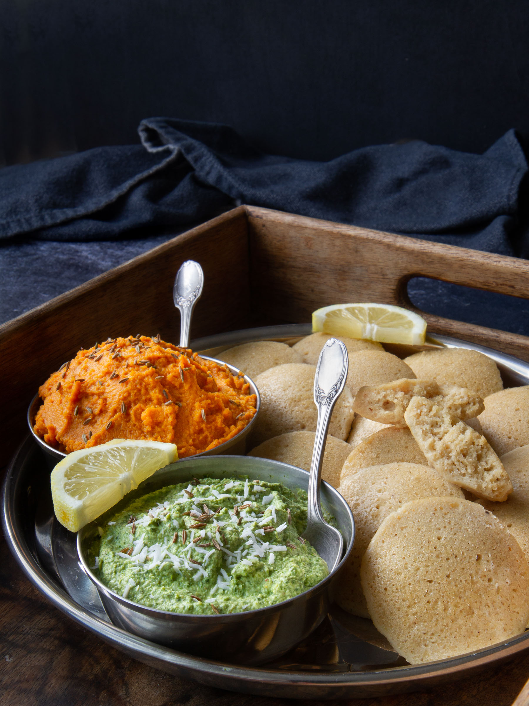 Idlis, chutney coriandre-coco, crème de carotte au curry (vegan et sans gluten)