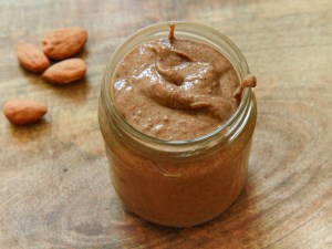 Pâte à tartiner aux amandes, au citron, au sucre complet et aux épices