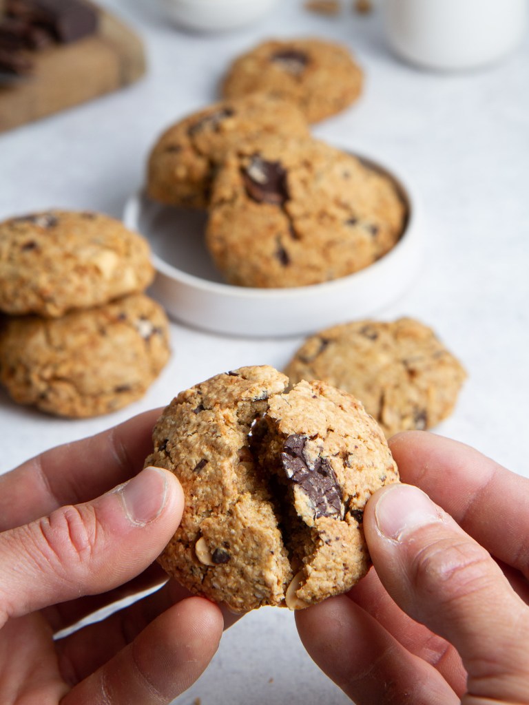 Cookies aux flocons d'avoine, à la cacahuète et aux pépites de chocolat (vegan, sans gluten)