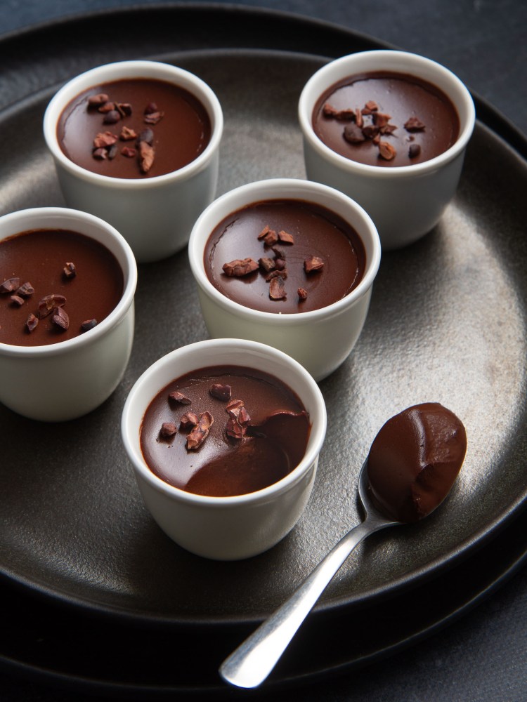 Crèmes au chocolat noir et lait d'amande fait maison (vegan)