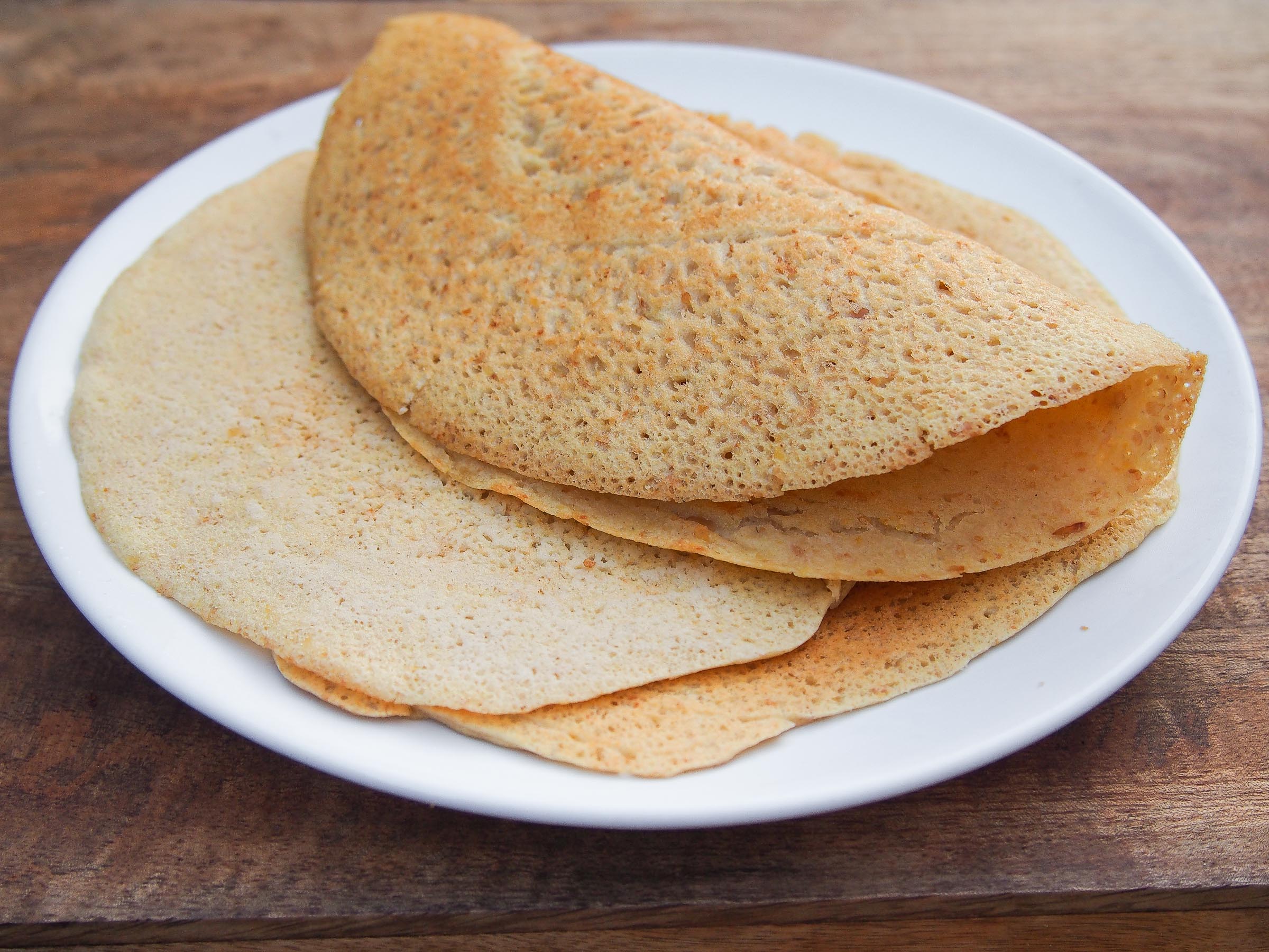 Crêpes au farines de riz complet et de pois chiches et aux graines de lin (vegan, sans gluten)