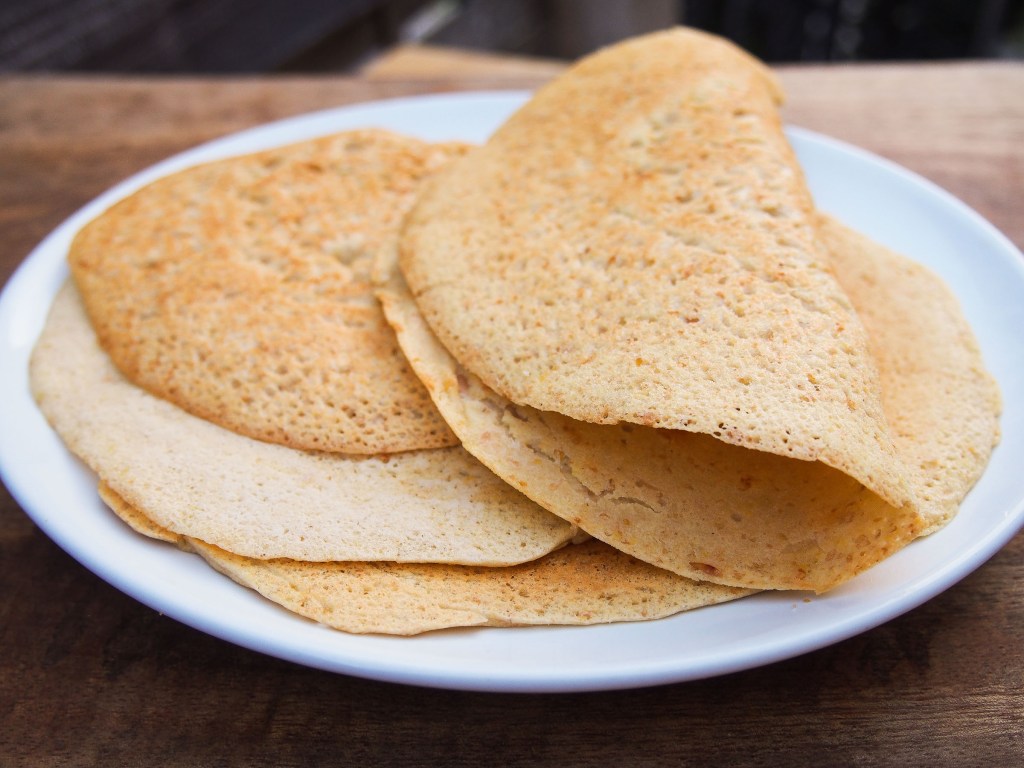 Crêpes au farines de riz complet et de pois chiches et aux graines de lin (vegan, sans gluten)