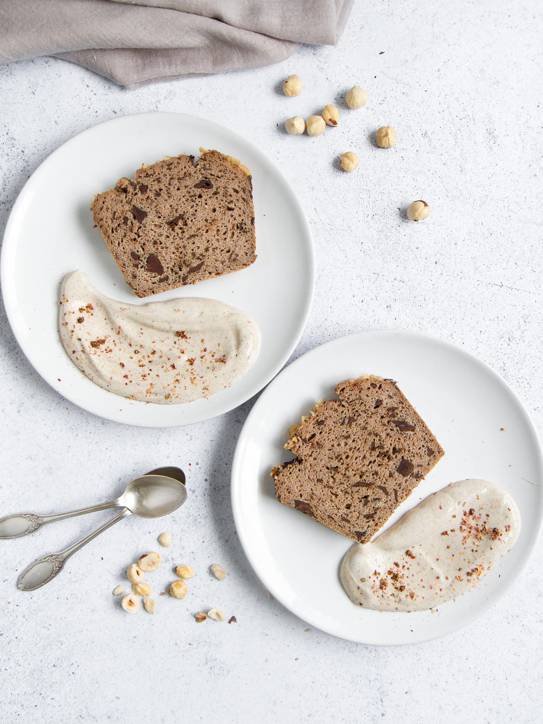 Gâteau aux pépites de chocolat, aux dattes et aux amandes (sans sucre ajouté, vegan, sans gluten)