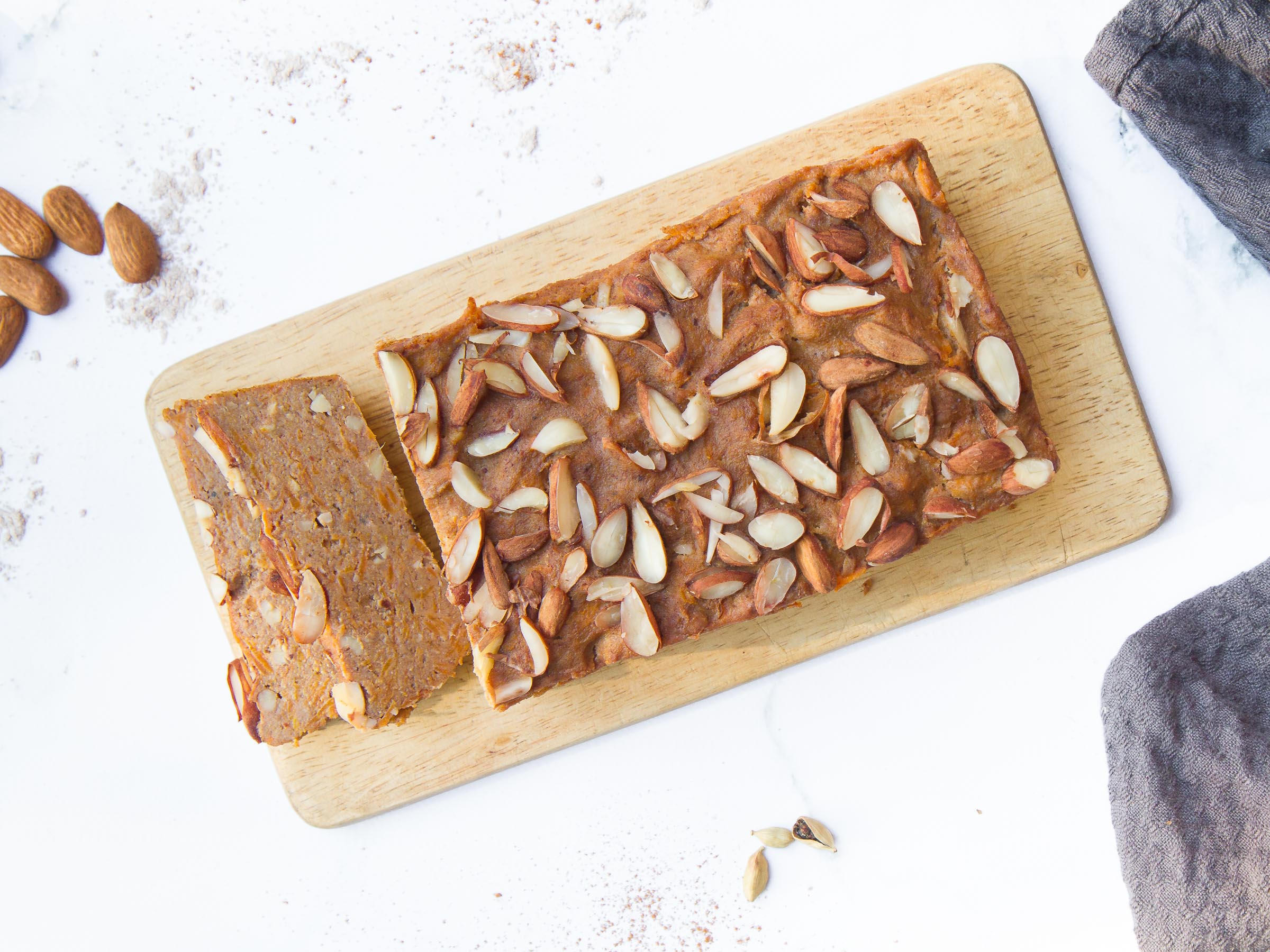 Gâteau fondant à la patate douce et à la farine de châtaigne (vegan, sans gluten, sans sucre ajouté)