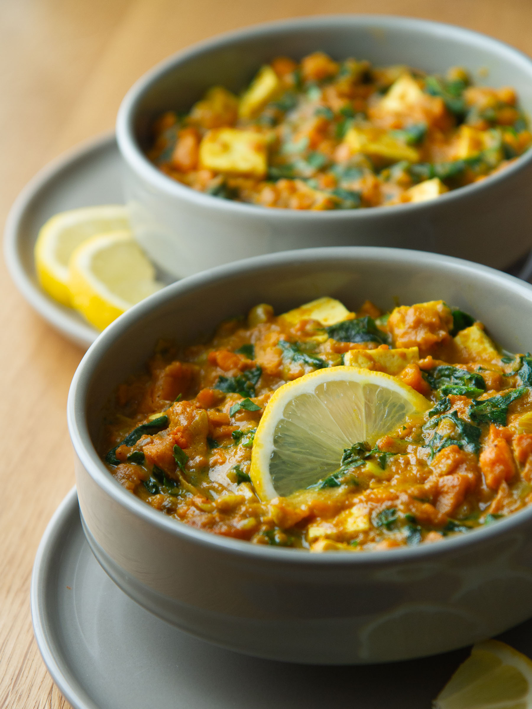 Curry de patate douce et épinards au lait de coco