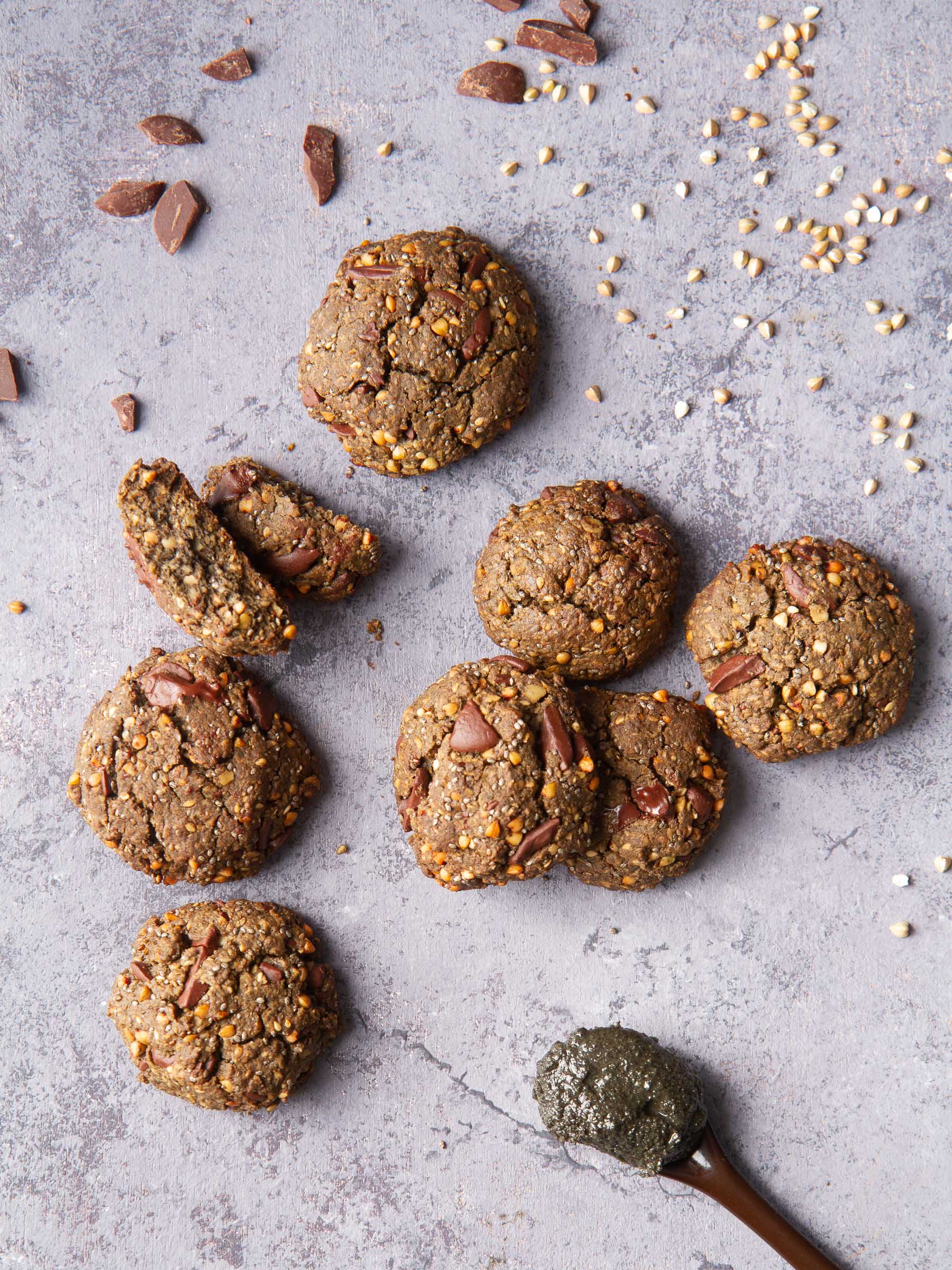 Cookies sésame noir, graines de chia et sésame, sarrasin et pépites chocolat noir (vegans - sans gluten)