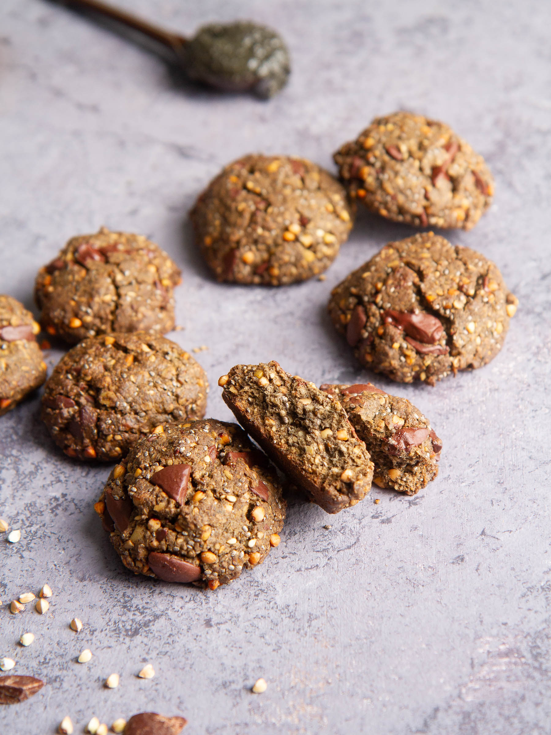 Cookies sésame noir, graines de chia et sésame, sarrasin et pépites chocolat noir (vegans - sans gluten)