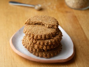 Sablés à la farine de châtaigne et aux graines de sésame (vegan et sans gluten)