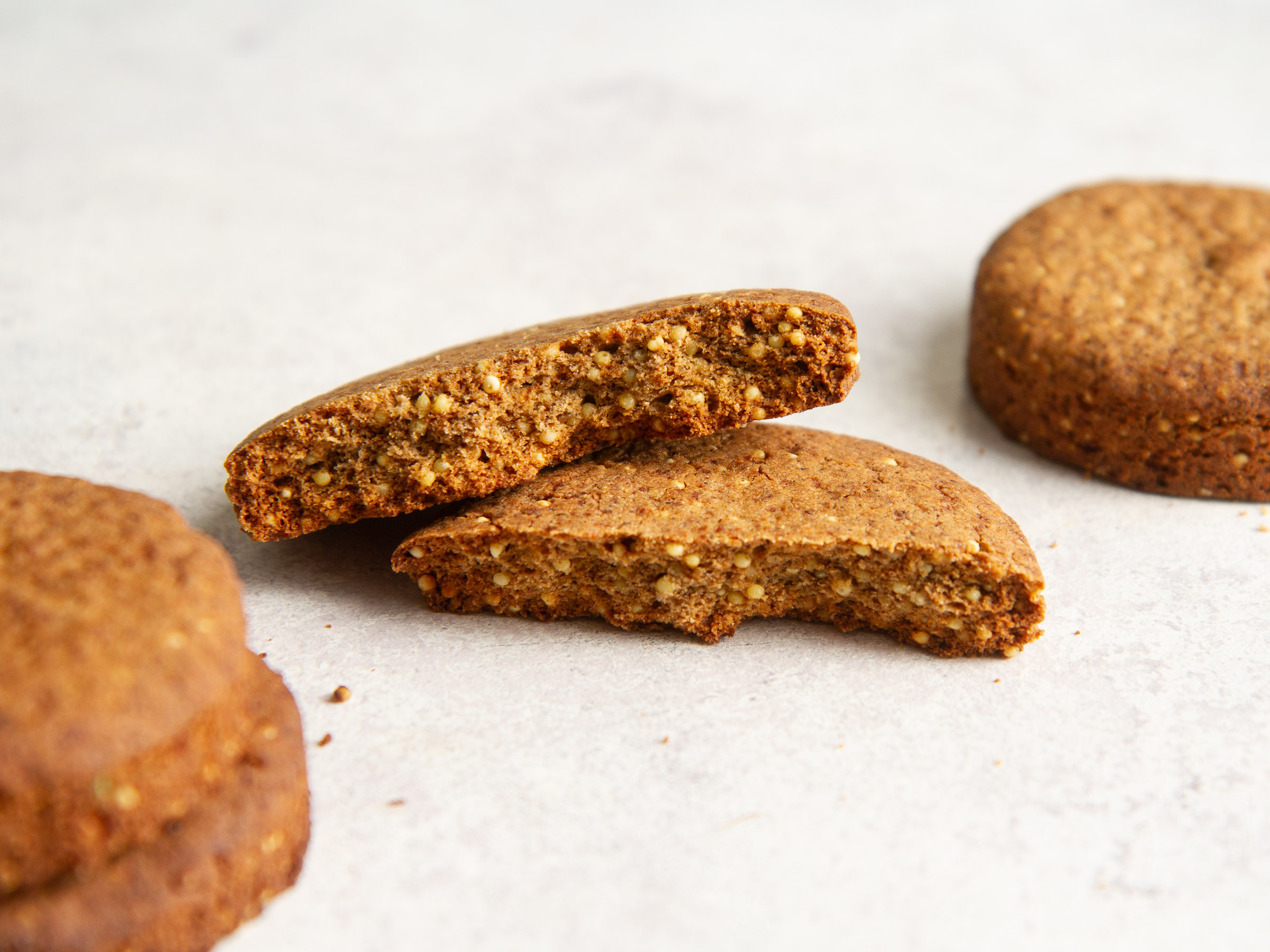 Sablés à la farine de sarrasin et aux graines de millet - façon palets bretons (sans gluten - avec ou sans beurre)
