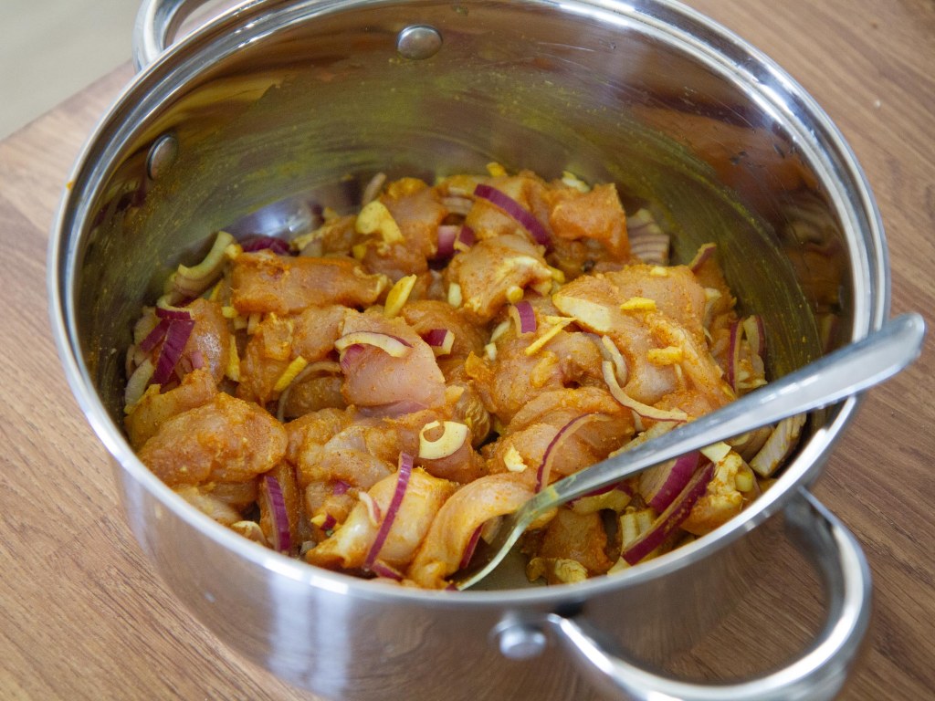 Poulet tomate lait de coco épices, riz gluant vapeur (sans gluten sans lait)