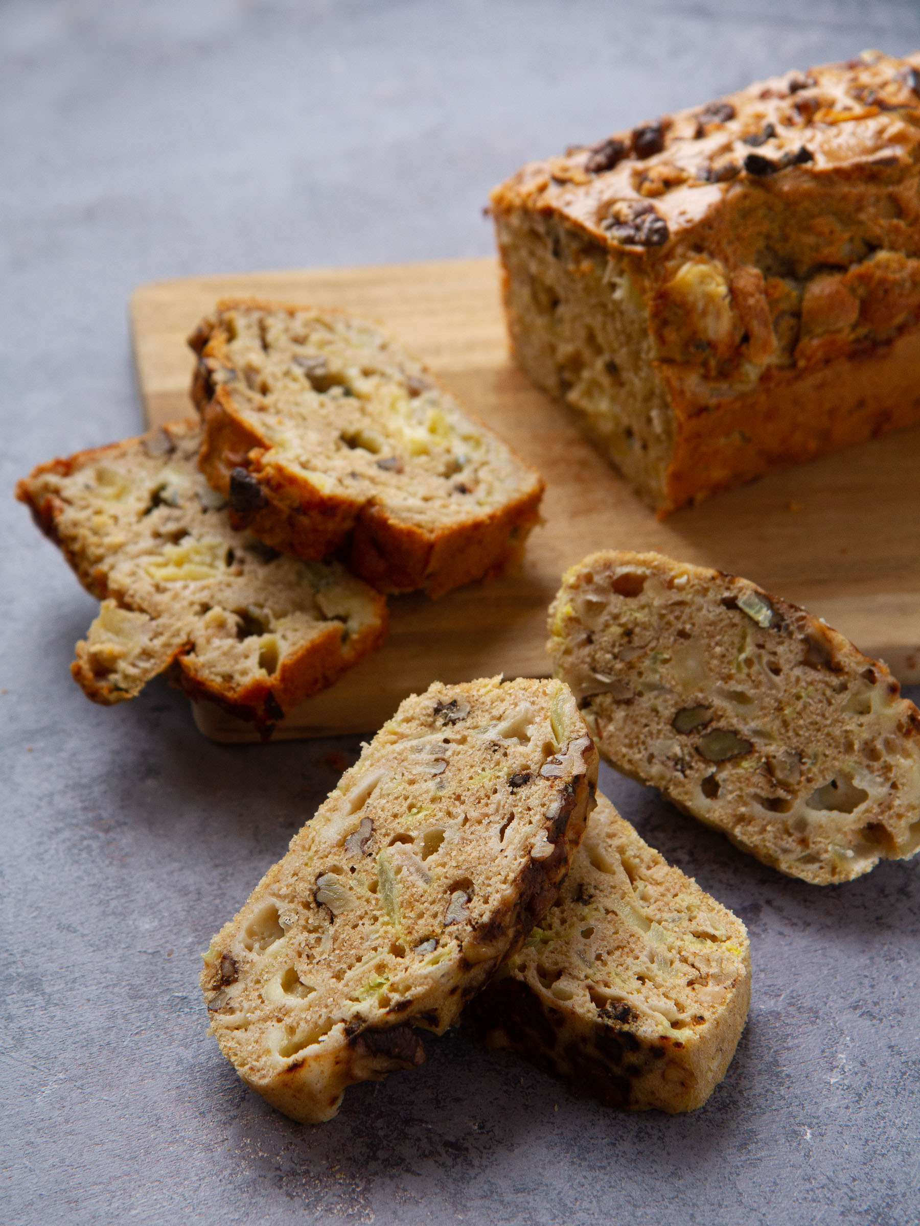 Cake aux noix, bleu d'Auvergne et pomme (possible sans gluten, végétarien)