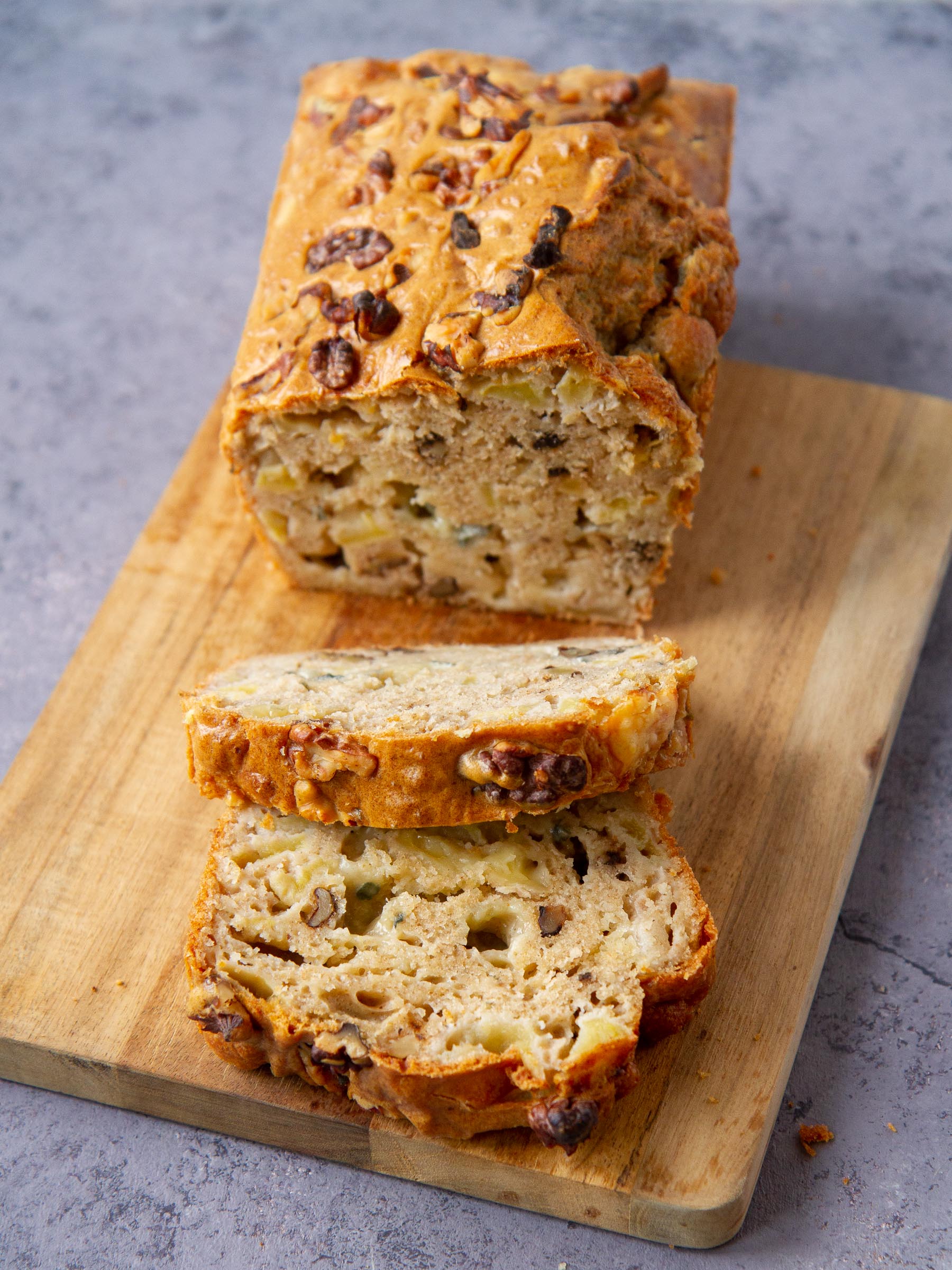 Cake aux noix, bleu d'Auvergne et pomme (possible sans gluten, végétarien)