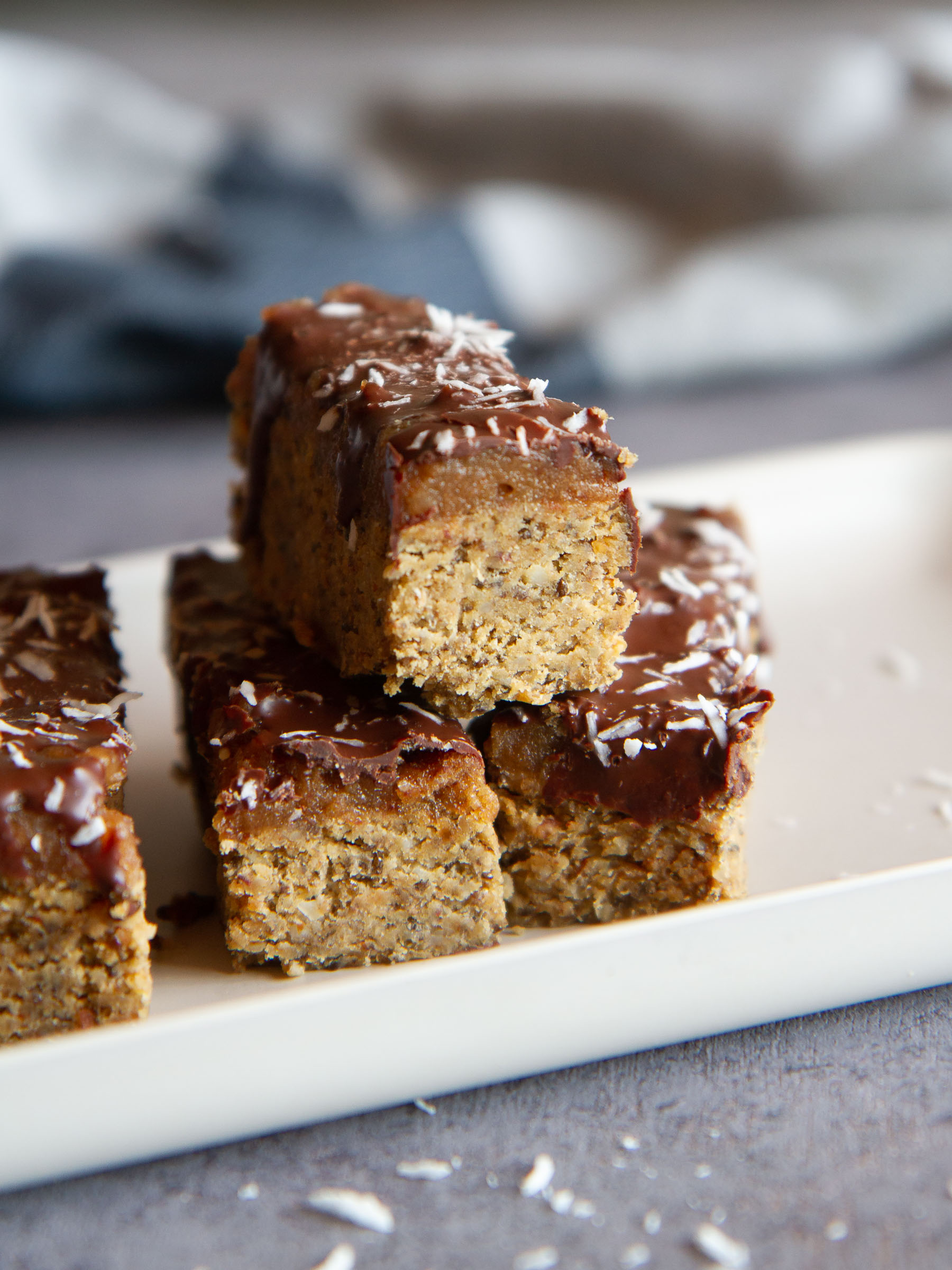 Barres énergétiques maison vegans et sans gluten (cacahuète, amande, protéines végétales, sirop d'érable, chocolat noir)